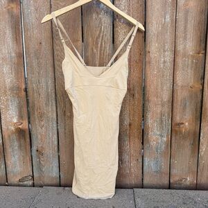 Maidenform Women’s Beige Dress Slip Shapewear Adjustable Removable Strap Medium